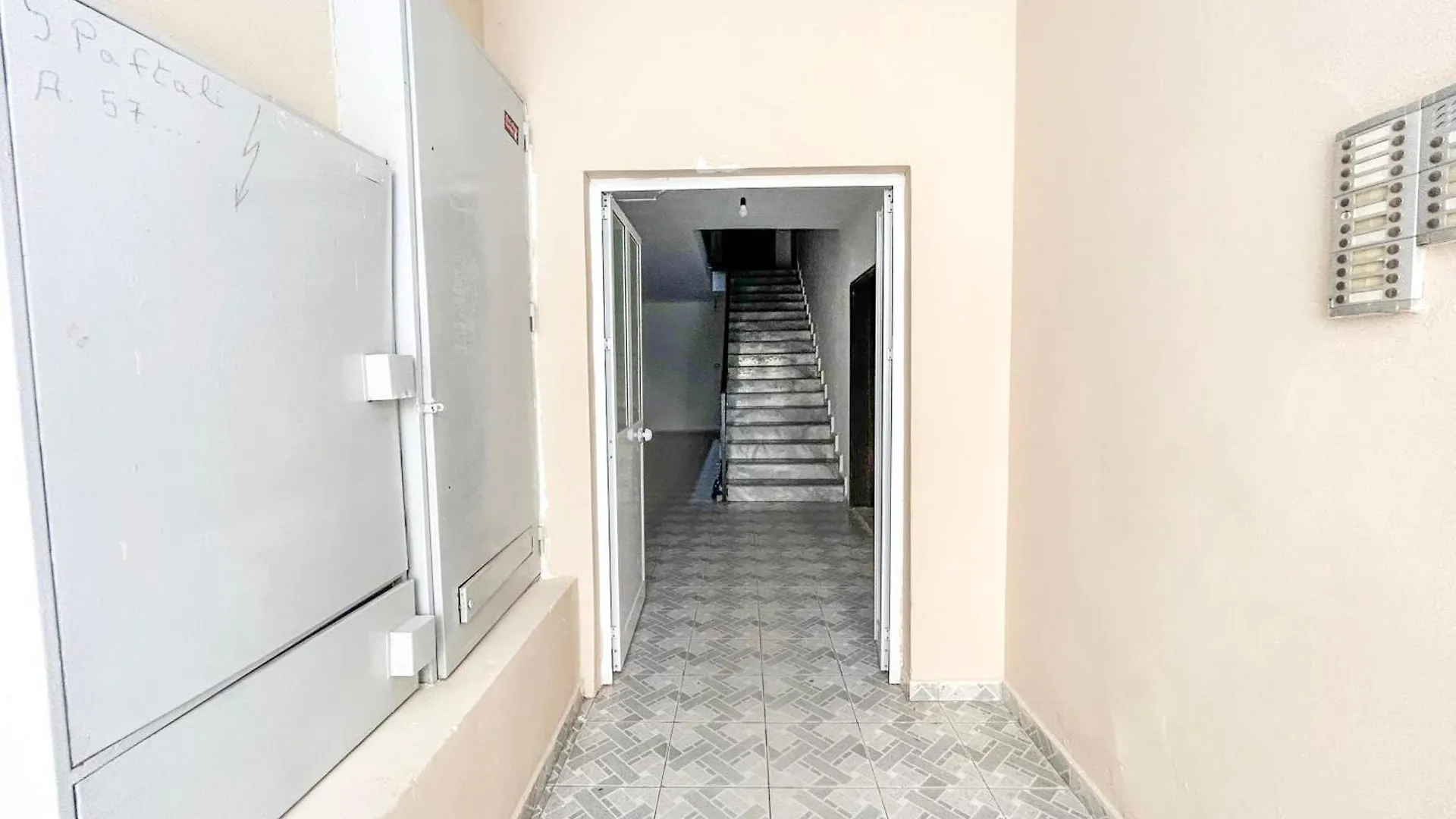 Nouveau 623 Durrës