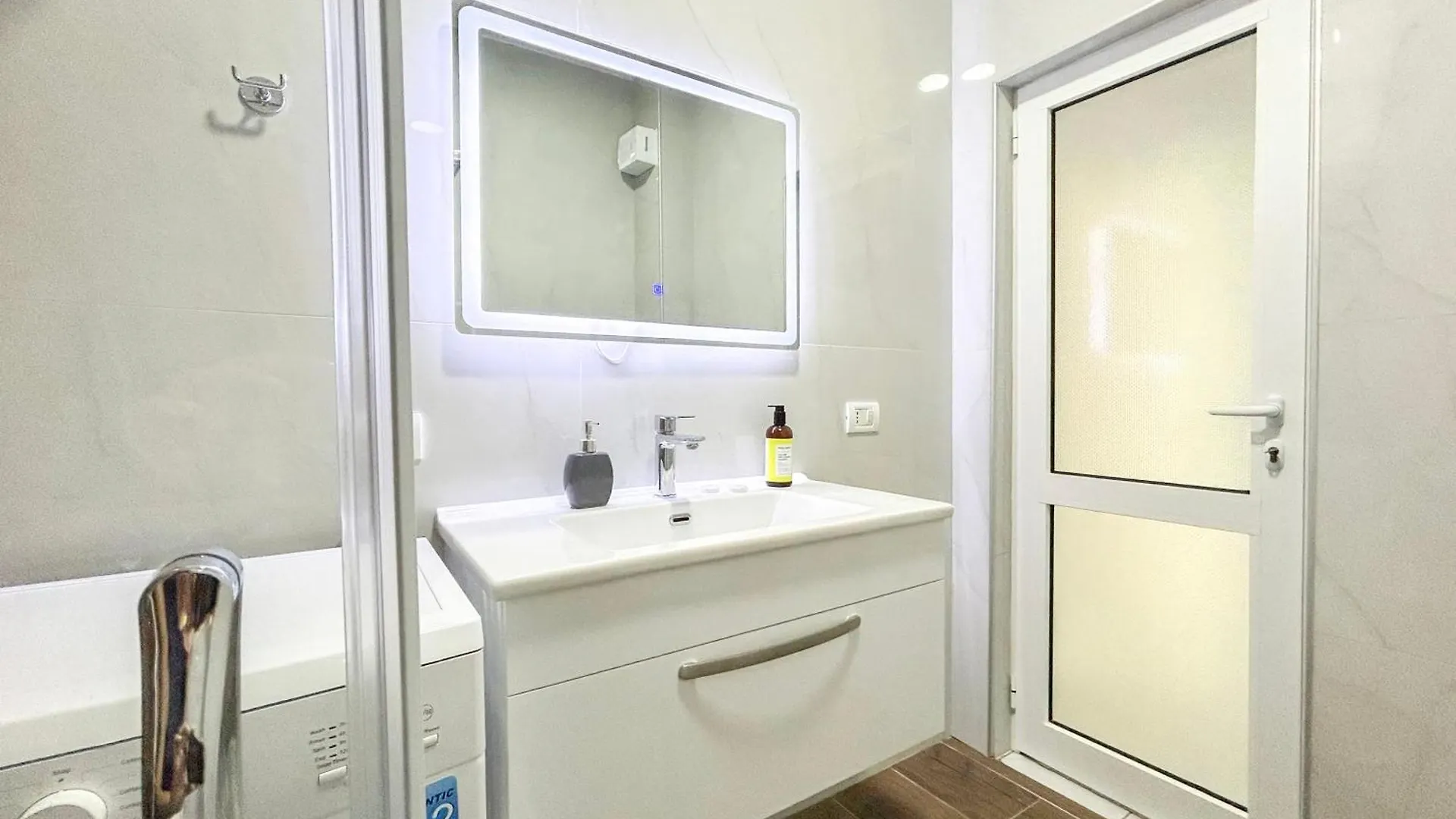 Nouveau 623 Durrës 0*,